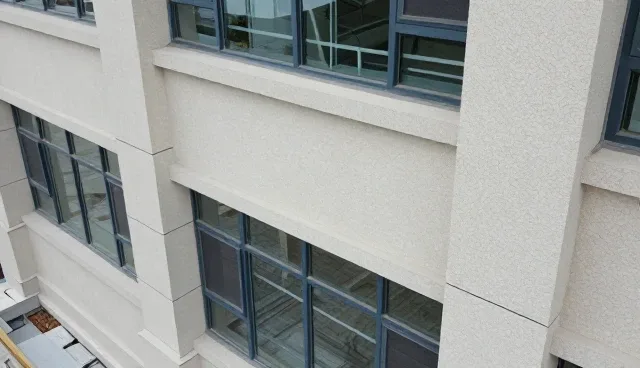 花岗岩石板加工选型中的关键精度考量